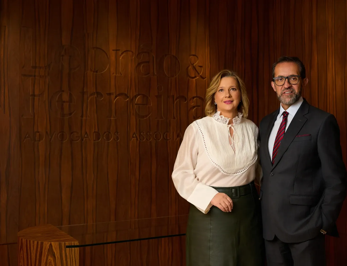 Cassia Lebrão e Henrique Ferreira no escritório
